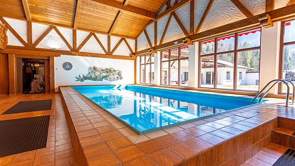 Aktivhotel & Gasthof Schmelz Ihr familienfreundliches Urlaubs Hotel mit Wellness, Almsauna, Chiemgau Karte