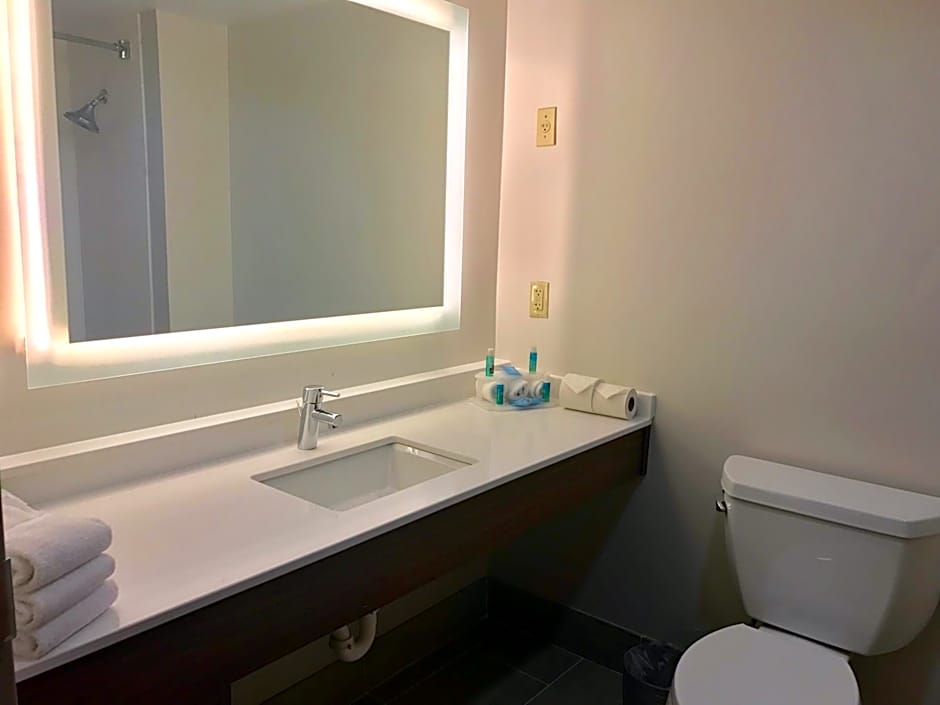 Holiday Inn Express Hotel & Suites Louisville East By IHG