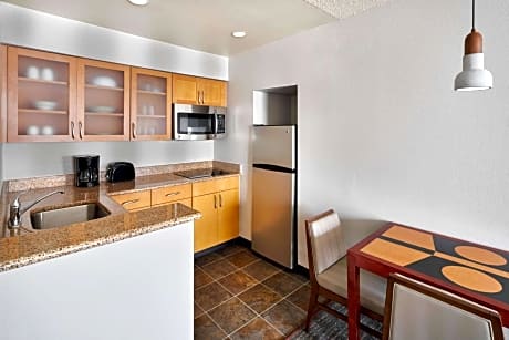 Queen Studio Suite with Tub - Mobility Accessible