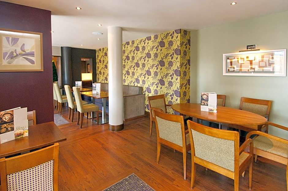 Premier Inn London Gatwick Manor Royal