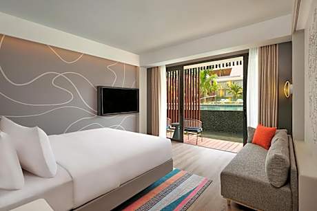 Aloft Pool Terrace, 1 King Bed (maximum capacity 3 adults)