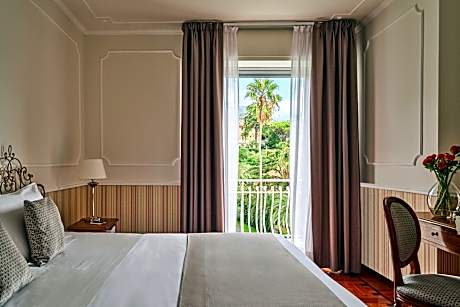 Suite with Garden View