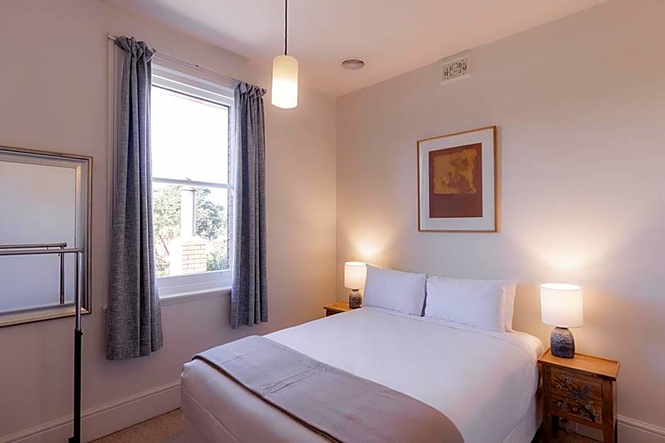 Serenity and style in Sandy Bay