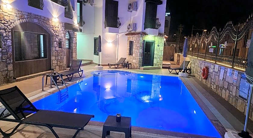 WB WEEKEND HOTEL AND SUITES