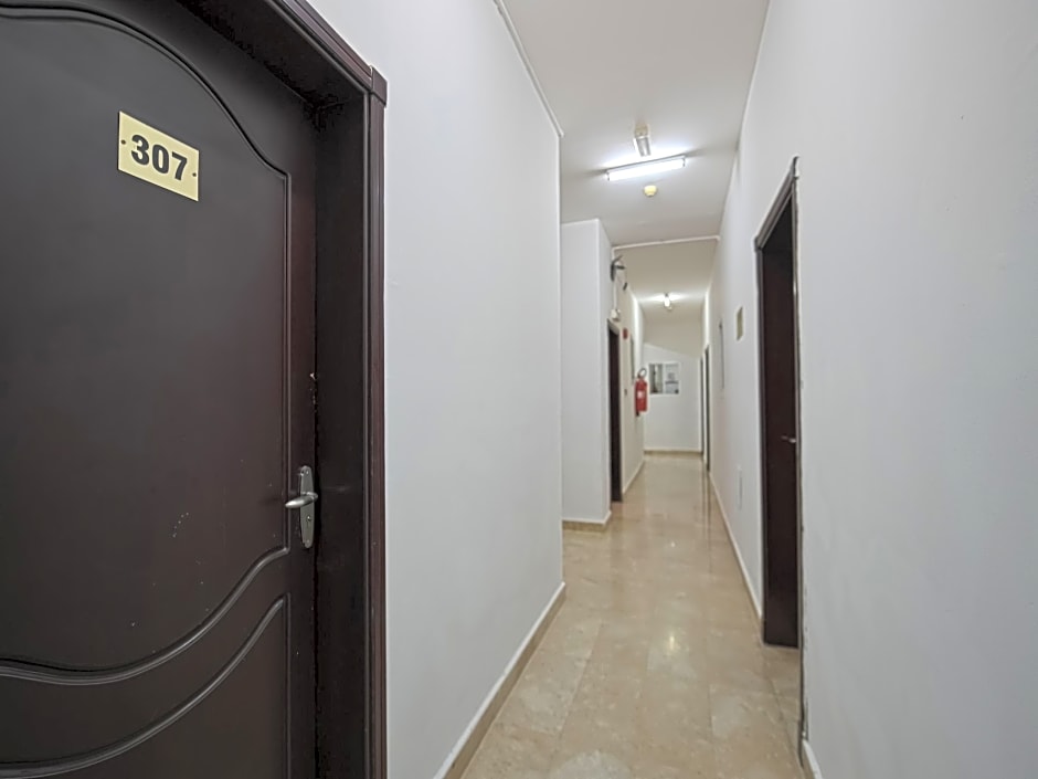 OYO 117 Majestic Hotel