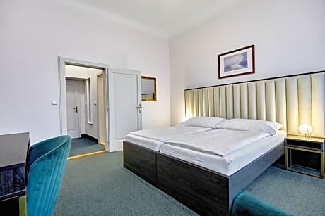 Double or Twin Room with Swimming Pool Access