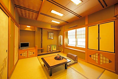 Japanese-Style Single Room with Shared Bathroom