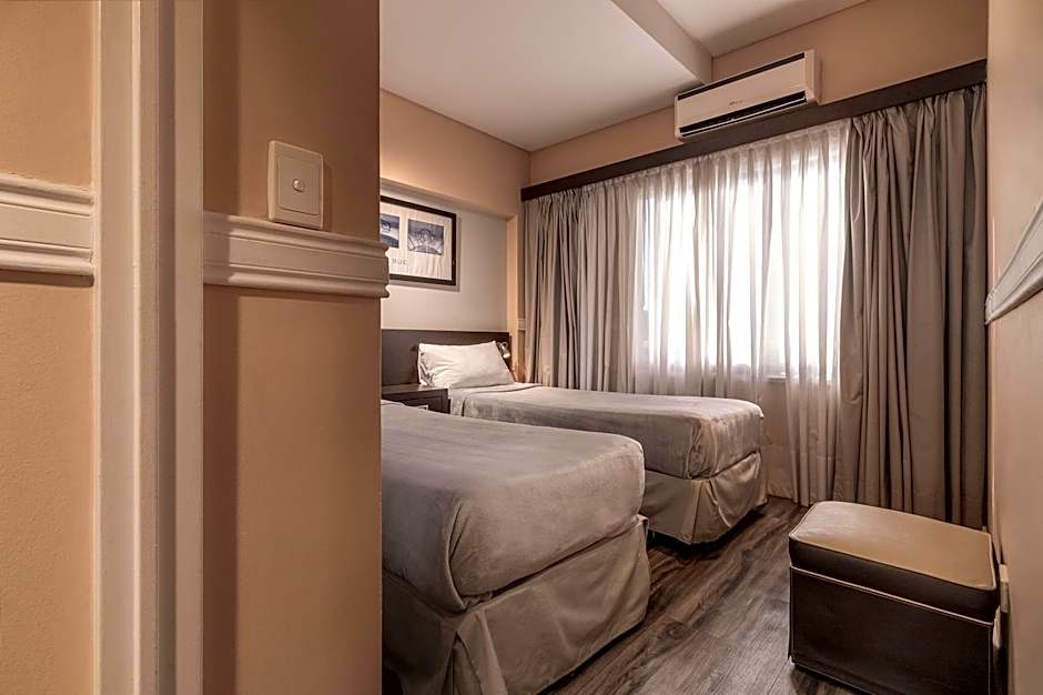 Up Viamonte Hotel