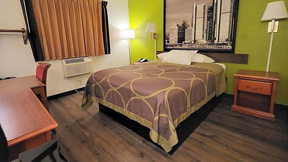 Super 8 by Wyndham Canton/Livonia Area