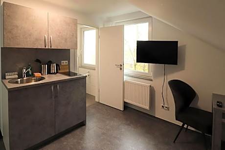 Economy Triple Room