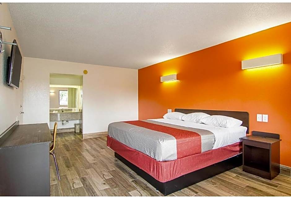 Photo 1 of 7 of Deluxe 1 King Bed Suite, Nonsmoking