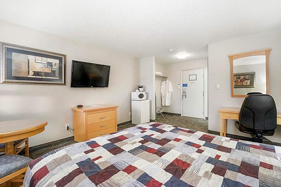 Guest House Inn & Suites