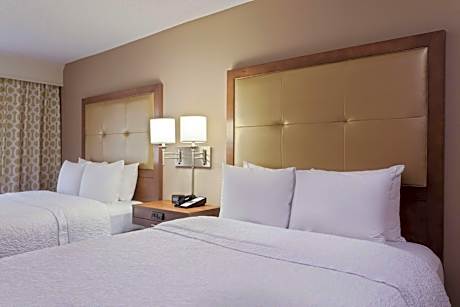 One-Bedroom Queen Suite with Balcony and Kitchen