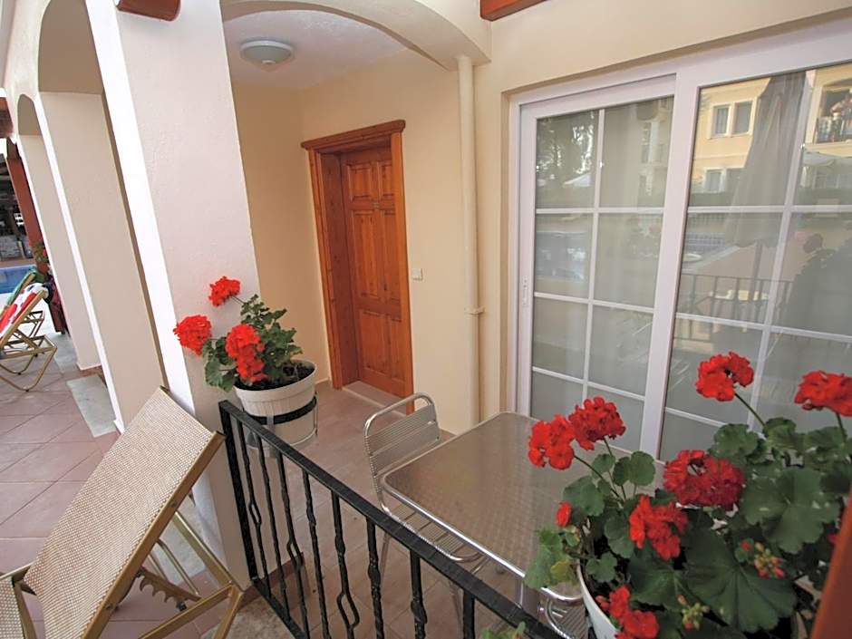 Sea Breeze Hotel and Apartments