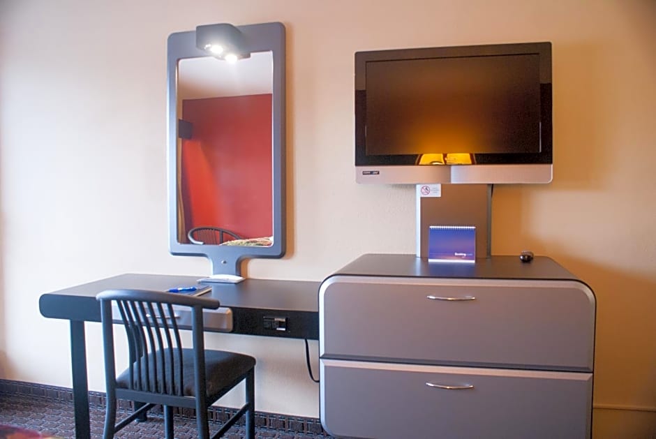 Super 8 By Wyndham Kissimmee Maingate Orlando Area