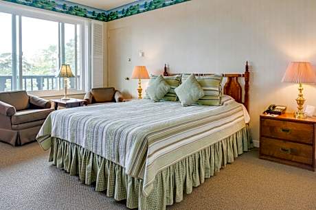 Queen Room with Pool View