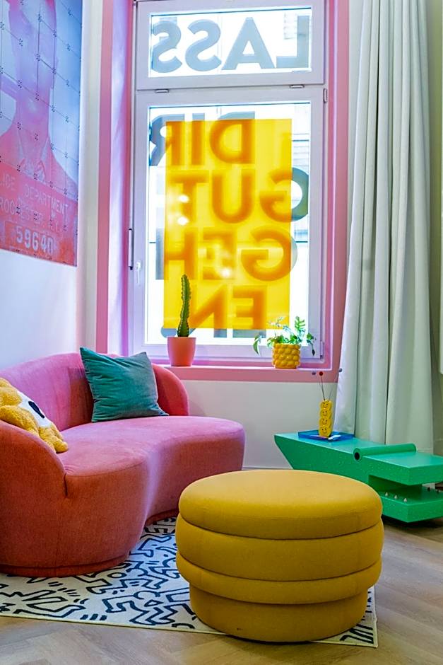 RetroPop Design Apartment , Designerzimmer für je 2 Personen, Top Lage, WIFI