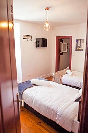 Basic Triple Room with Shared Bathroom