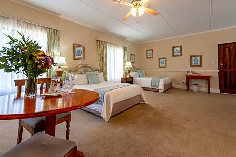 Junior Suite - Courtyard Facing - 9