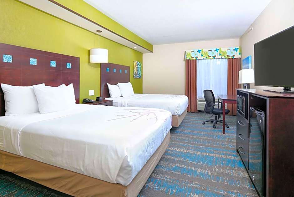 La Quinta Inn & Suites by Wyndham Dallas Grand Prairie South