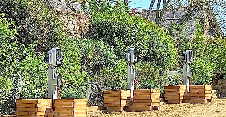 Kergroaz Maner Classé 5 épis Table d'Hôtes Manoir dans parc paysagé, spa en plein air Bornes véhicules électriques Petit déjeuner inclus