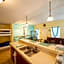 Charming SPI family condo - walking distance to the beach, Sleeps 6, Third Floor, 2026 Traveler Award