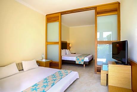 XTRA Sol Fam Room with Sea View