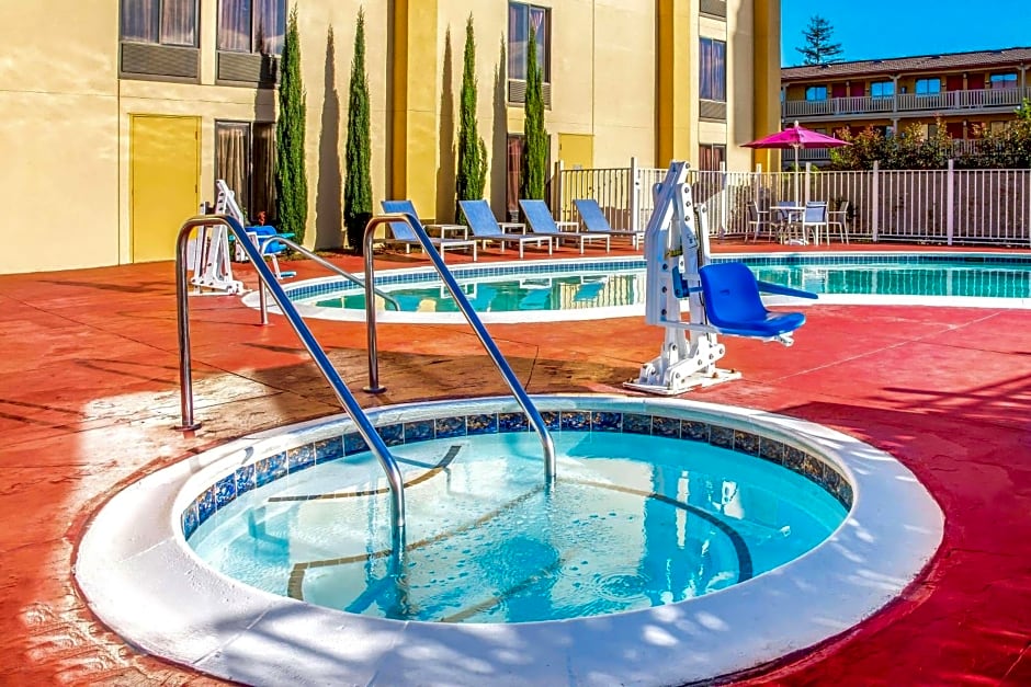 Oakland Airport Arena Hotel