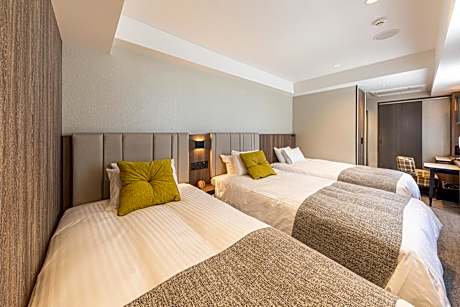 Superior Twin Room with Extra Bed - Non-Smoking