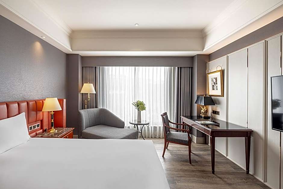 Photo 1 of 6 of Classic 1 King Bed
