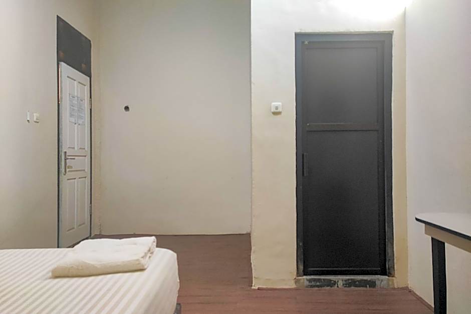 RedDoorz Syariah near Universitas Jambi Telanaipura