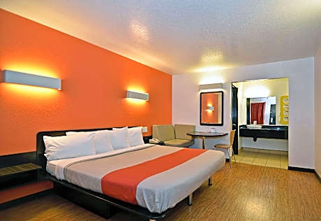 King Room - Non-Smoking