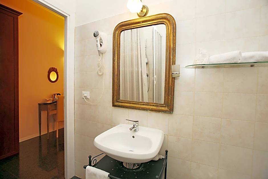 Amica Roma Guest House