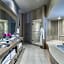 The Royal Kelowna - Bellstar Hotels & Resorts