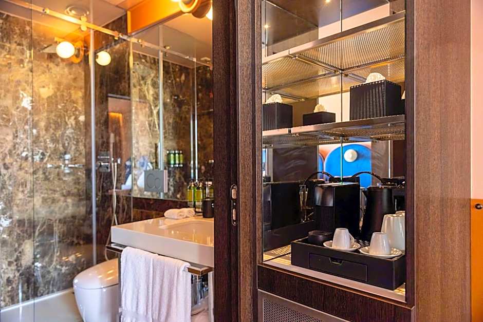 Cenica Porto Hotel, Curio Collection by Hilton