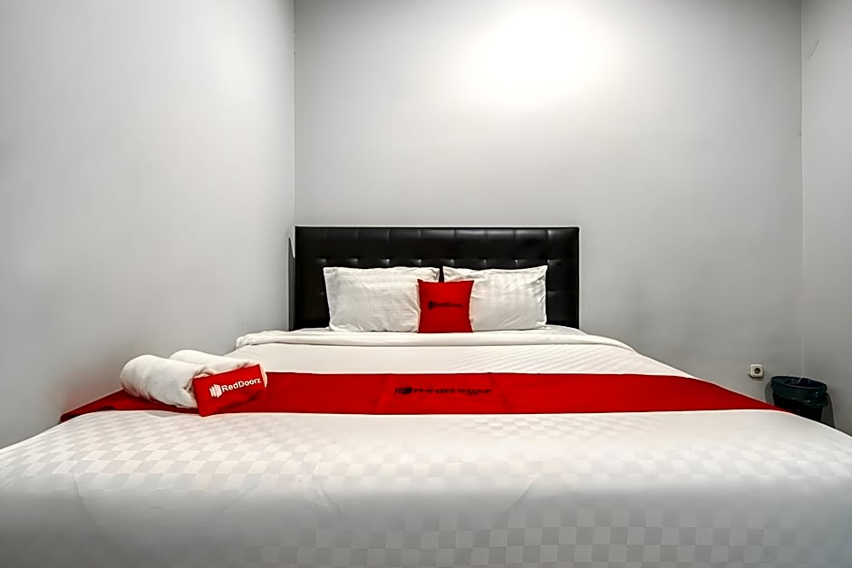 RedDoorz near Surabaya Zoo