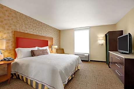 1 King Hearing Accessible Suite Nonsmoking Visual Fire Alarm/door/phone Alert Free Brkfst/internet-k