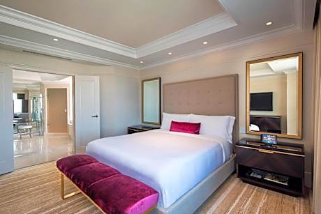 Corner St. Regis Suite, Suite, Corner room, Balcony