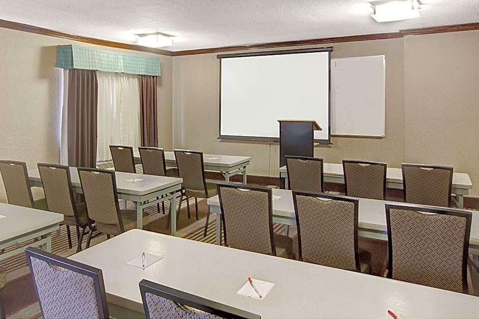 Ramada by Wyndham Houston Intercontinental Airport South