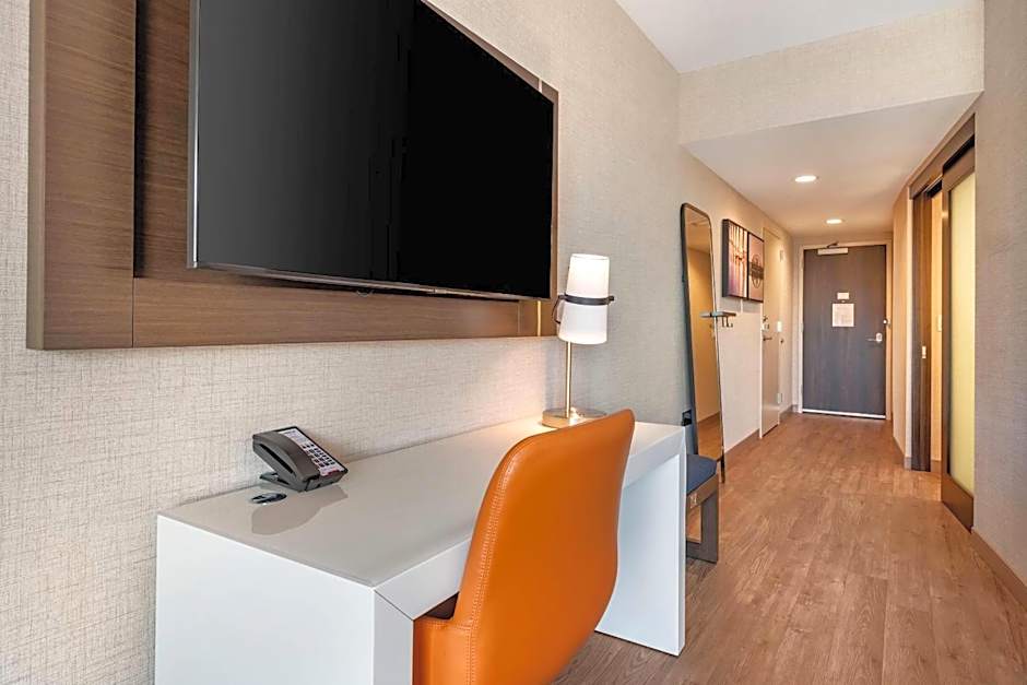 Cambria Hotel Minneapolis Downtown