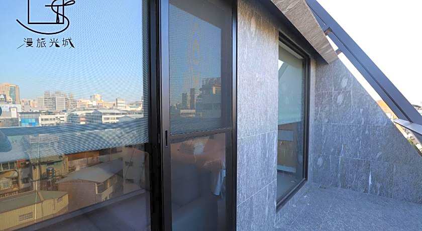 Slow Town Hotel - Glowing