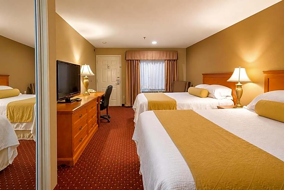 Burbank Inn and Suites