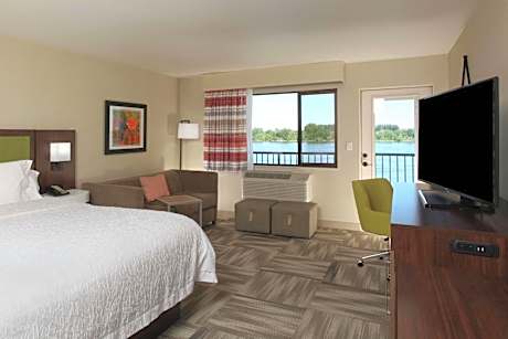 King Room with River View and Balcony - Non-Smoking