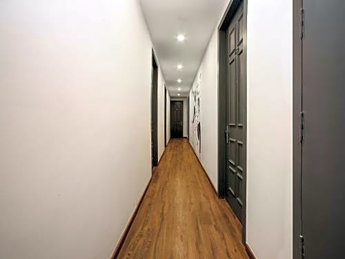 OYO Townhouse 80 Meera Bagh