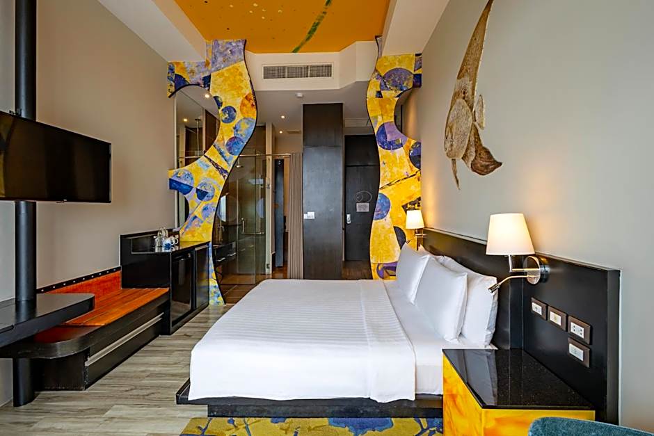 Photo 1 of 5 of Deluxe 1 King Bed, Ocean View