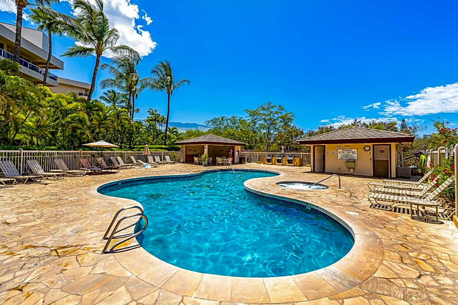 Renovated Condo - 3 Min Walk to Toes in the Sand!