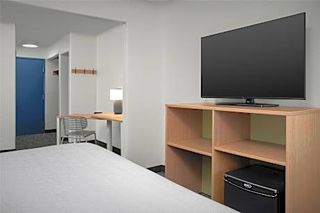 1 King Bed With Sofabed