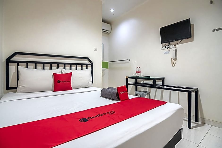 RedDoorz near Nagoya Citywalk Batam 2