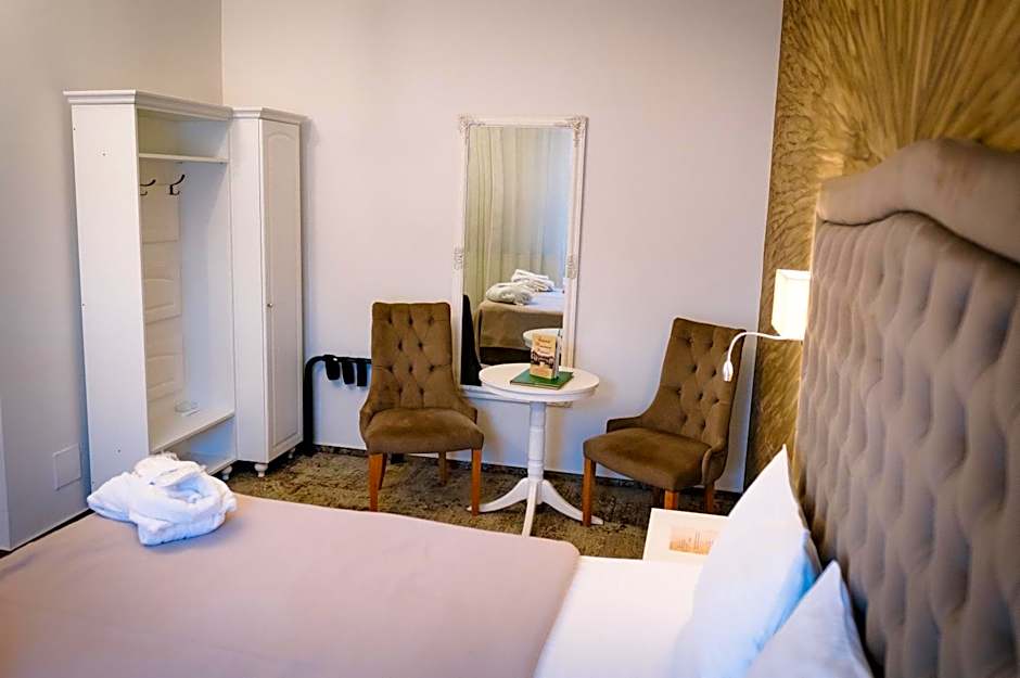 Hotel La Belle Epoque