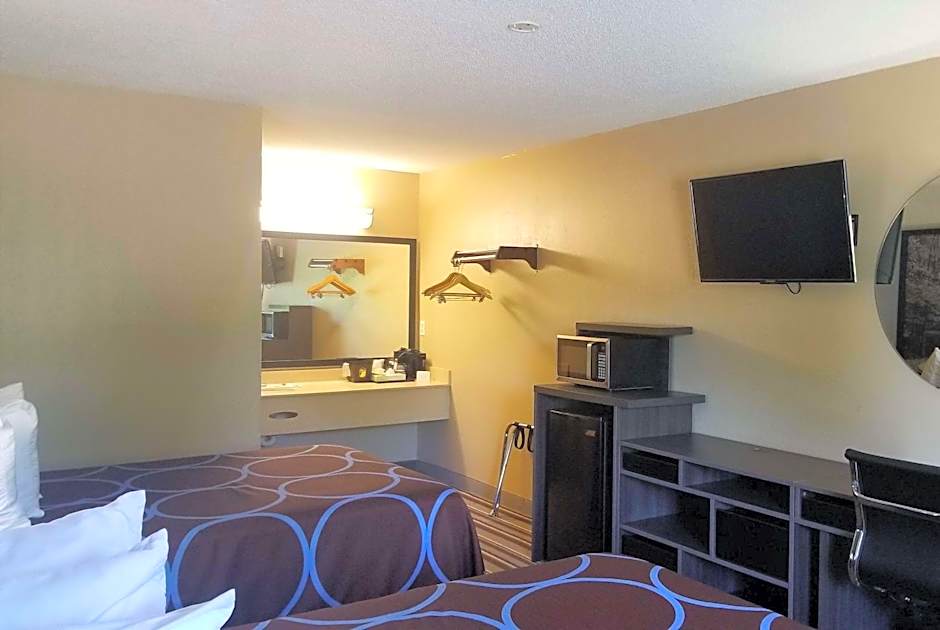 Super 8 by Wyndham Brownsburg